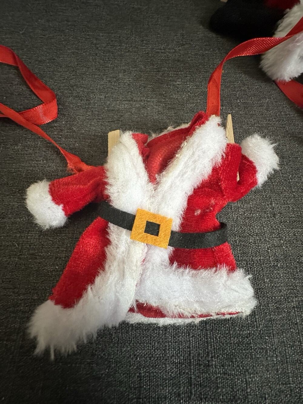 Vintage Avon 2005 Santa Claus Clothesline Garland 66” Mini Outfit Mantle Decor